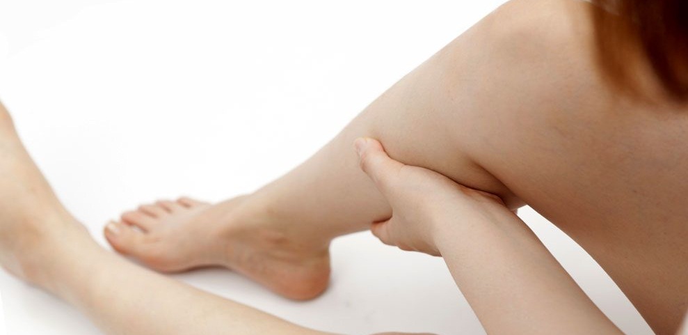 Почему чешутся ноги ниже коленей 15 причин и связь с болезнями. Не игнорируйте этот симптом