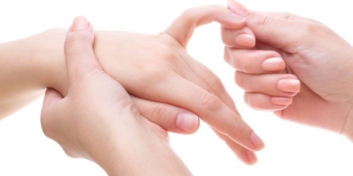 Почему болят суставы пальцев рук связь с заболеваниями и лечение