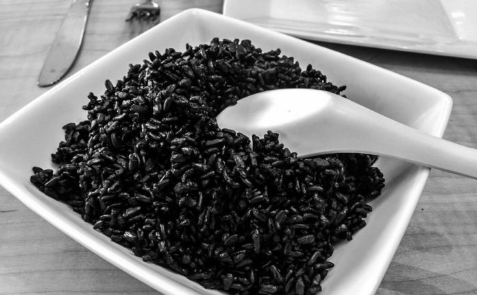 Факт: черный рис эффективен для профилактики лишнего веса