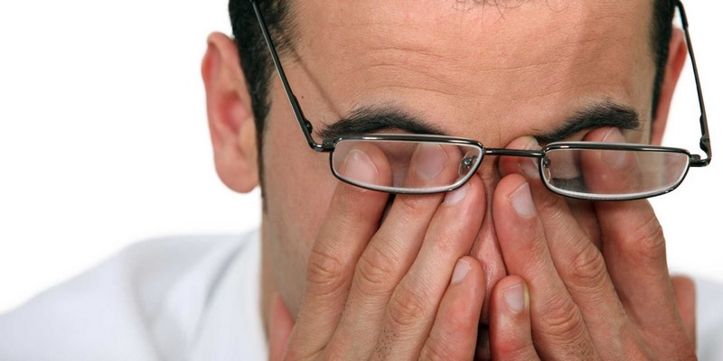 Ухудшение зрения при остеохондрозе шейного отдела, мерцание в глазах, какая взаимосвязь?