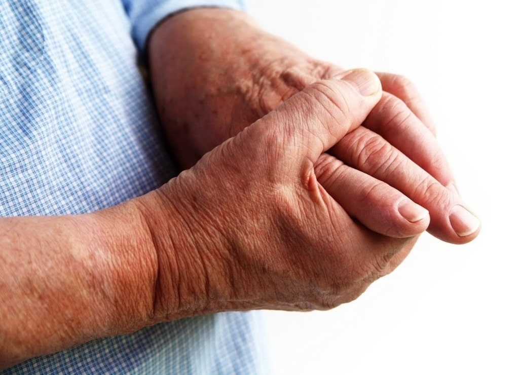 Почему болит сустав больших пальцев рук? 7 причин