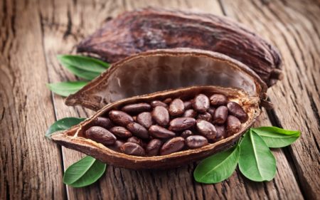 Способно ли какао повышать или понижать артериальное давление, целебные свойства бобов, противопоказания и побочные эффекты