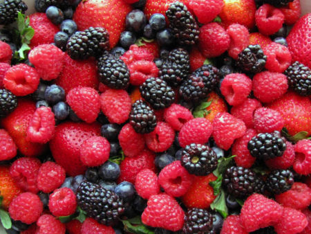 Какие ягоды способны снижать артериальное давление, особенности применения, клиническая эффективность, показания и противопоказания