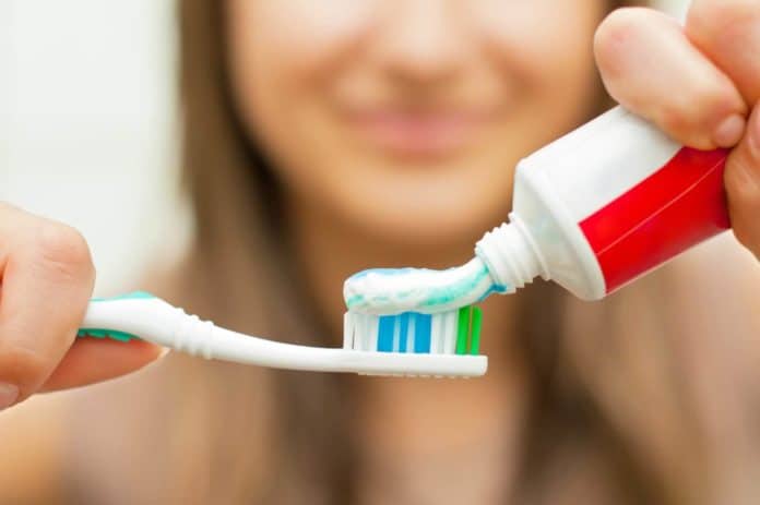 Как зубная паста мешает действию антибиотиков?