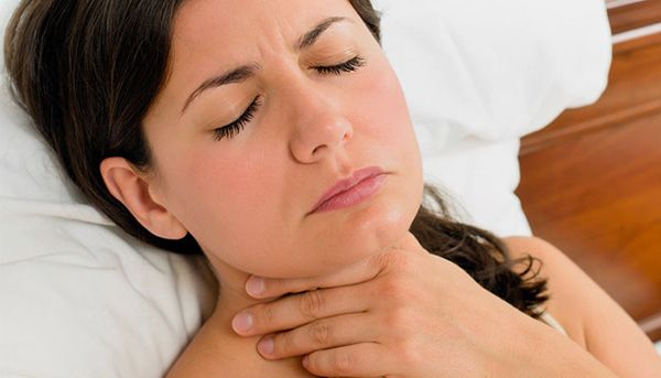 2 причины кома в горле при остеохондрозе шеи. Что делать, если больно глотать?