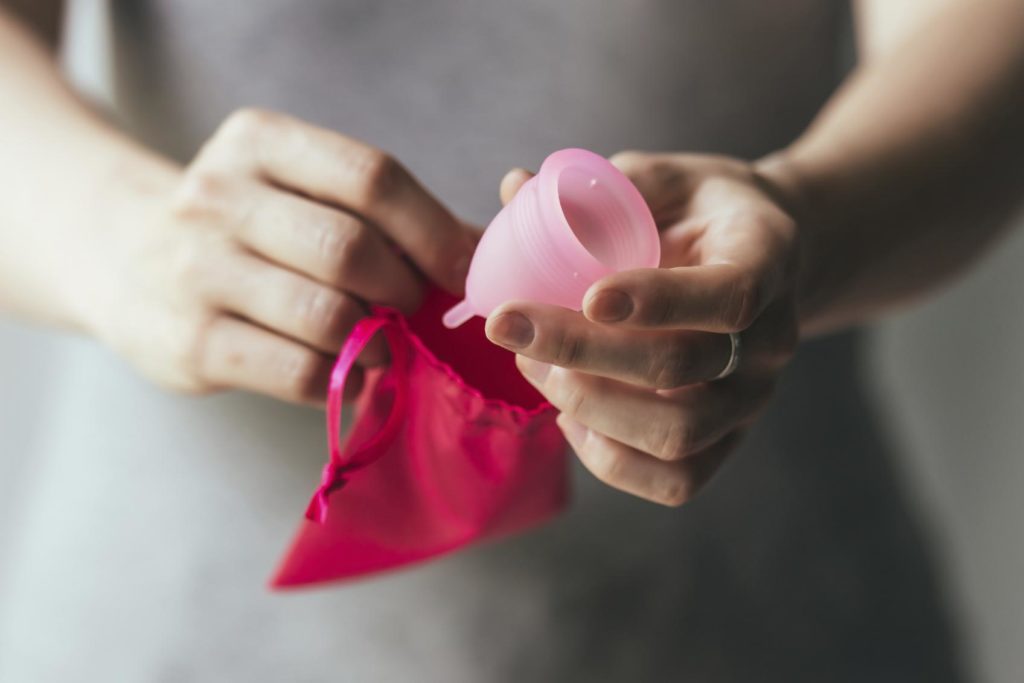 Все, что нужно знать, если вы решили начать пользоваться менструальной чашей