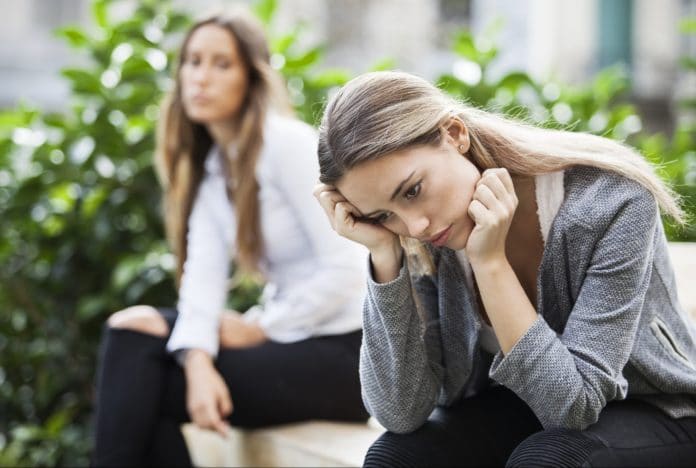 Депрессия действительно может быть заразна: как объясняют это психологи?