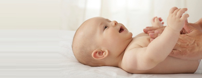 8 причин кривой шеи у новорожденных, что делать?
