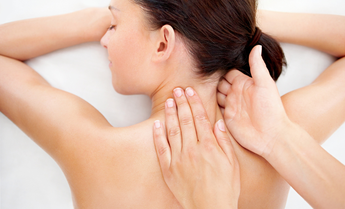 10 противопоказаний массажа при остеохондрозе, а также его польза.