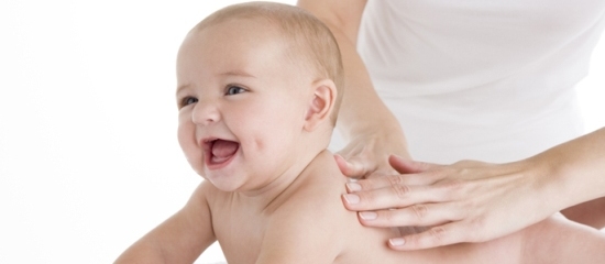 8 причин кривой шеи у новорожденных, что делать?