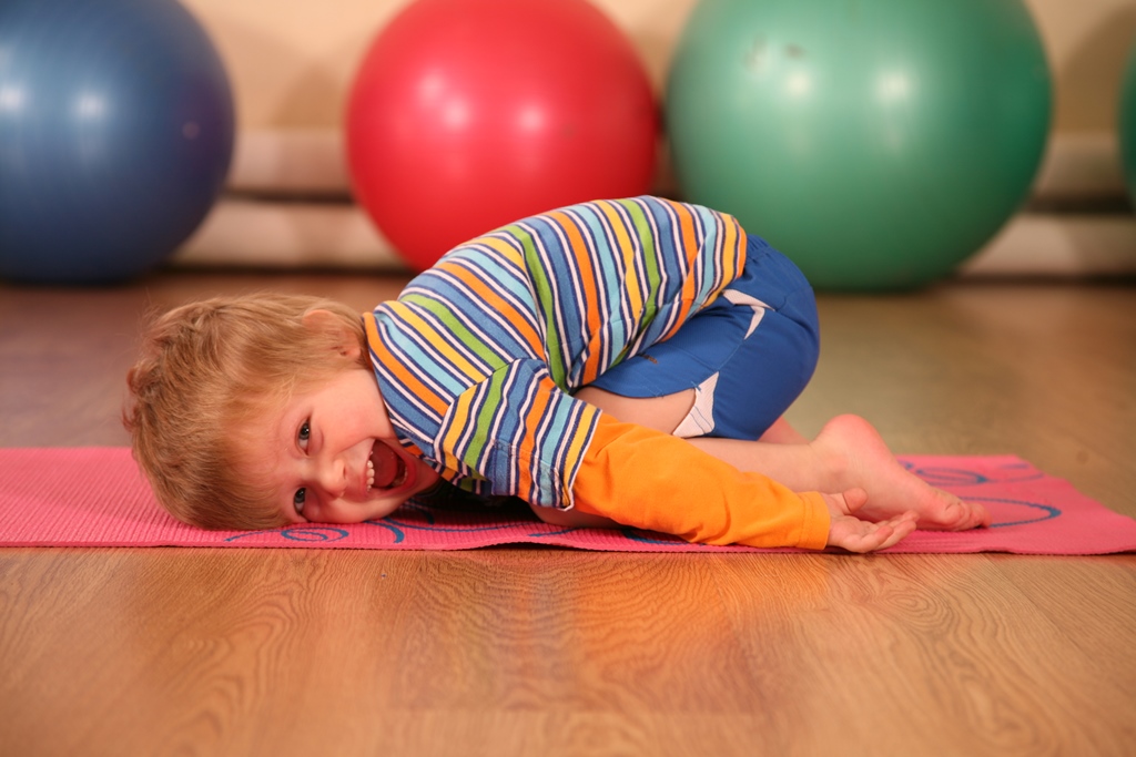 10 упражнений для лечения сколиоза у детей. Можно ли это делать дома?