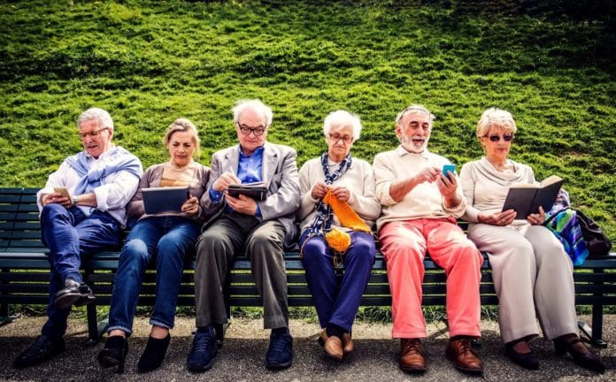 Исследование показало, во сколько лет жители разных государств ощущают себя на 65