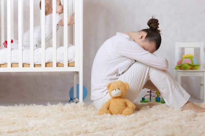 Сон после рождения ребенка: большая ли разница в недосыпе у папы и мамы?