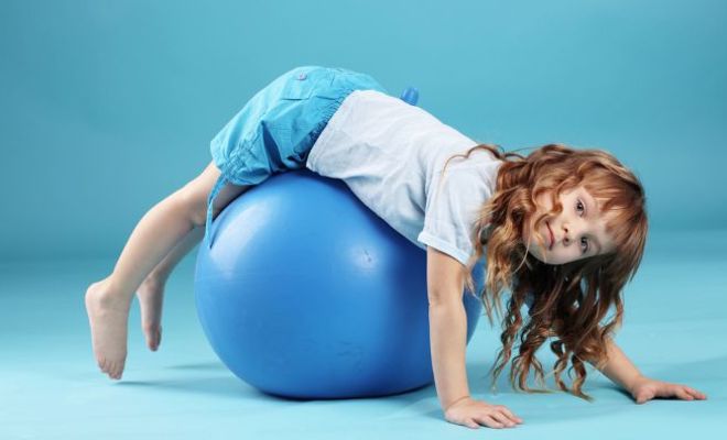 6 комплексов упражнений для лечения нарушения осанки у детей. Правильная зарядка.